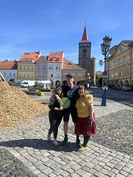 Közös kép Ambitent logóval a Jičín – město pohádky fesztiválon.